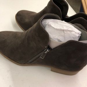 Universal Thread Shoes - New ladies booties Universal Thread Shoes - New ladies booties